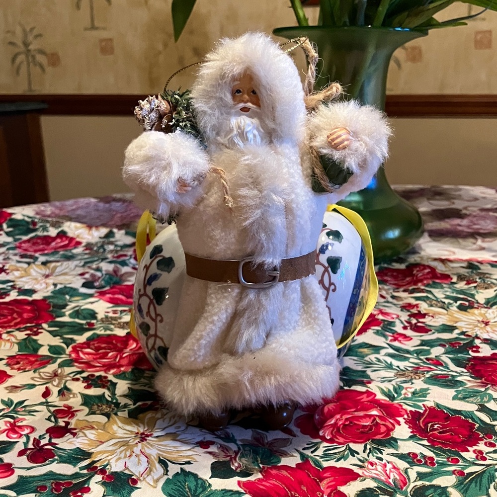 SAINT NICHOLAS TREE ORNAMENT HOLDING A CHRISTMAS WREATH AND GIFT